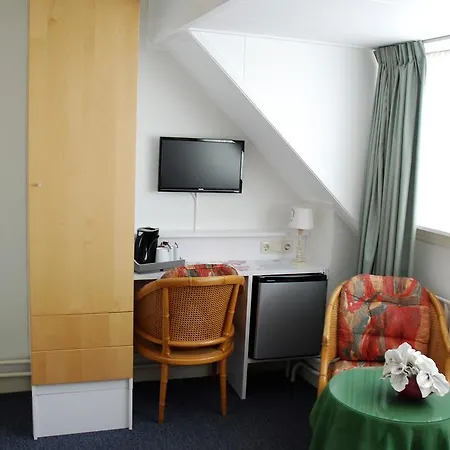 Bed And No Breakfast Joy 3*