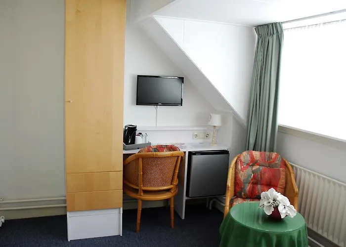 Bed And No Breakfast Joy 3*