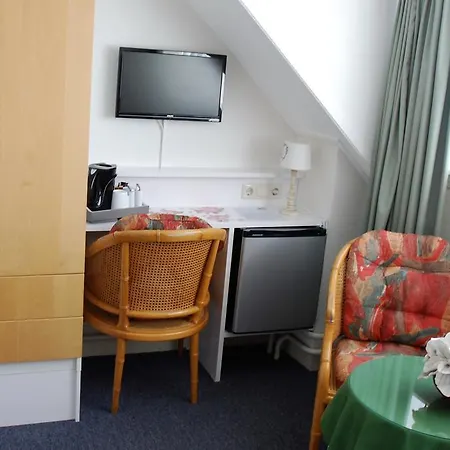 B&B Bed And No Breakfast Joy